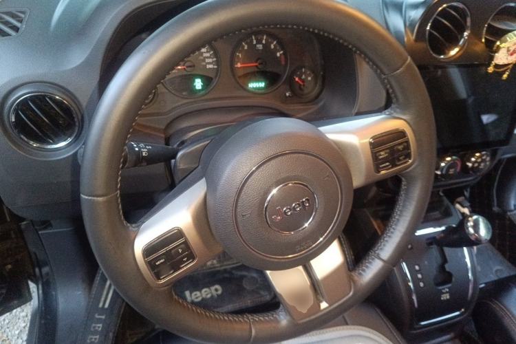Used Jeep Compass 2012 2.0L two-wheel drive sport version Steering Wheel