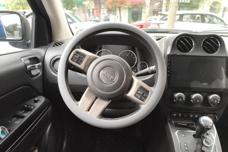 Used Jeep Compass 2012 2.0L two-wheel drive luxury version Steering Wheel