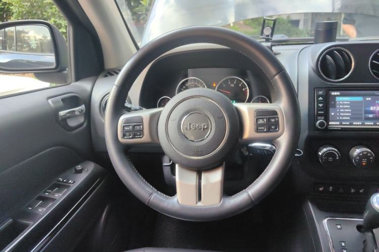 Used Jeep Compass 2012 2.4L four-wheel drive luxury navigation version Steering Wheel