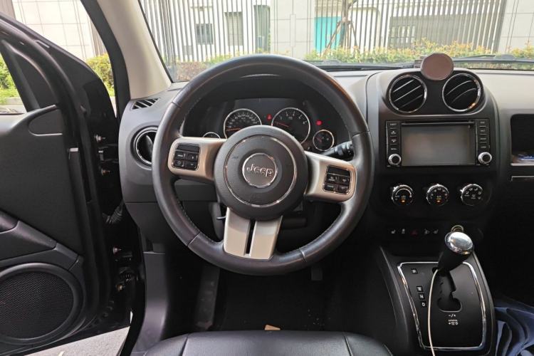 Used Jeep Compass 2012 2.0L two-wheel drive luxury version Steering Wheel