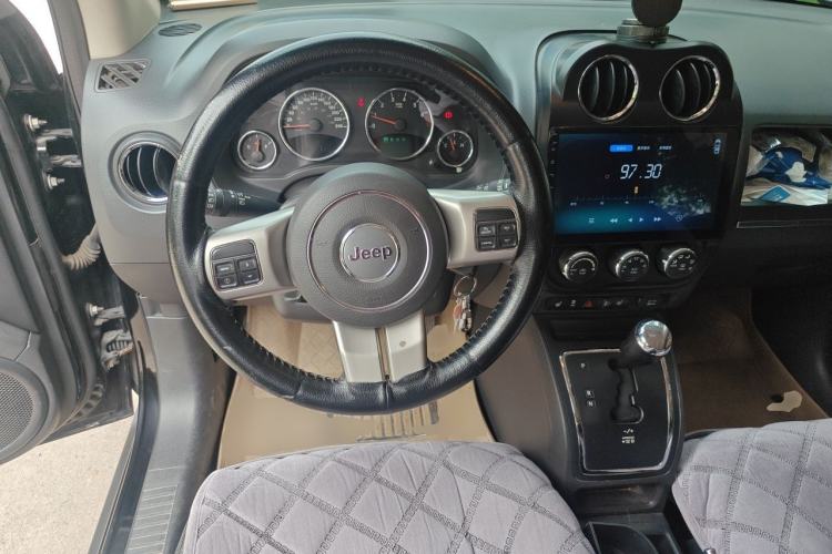 Used Jeep Compass 2012 2.4L four-wheel drive luxury version Steering Wheel