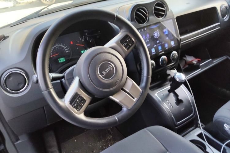 Used Jeep Compass 2012 2.0L two-wheel drive sport version Steering Wheel