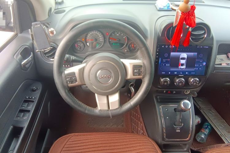 Used Jeep Compass 2012 2.4L four-wheel-drive sport version Steering Wheel