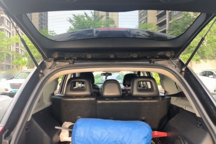 Used Jeep Compass 2012 2.4L four-wheel drive luxury navigation version Trunk