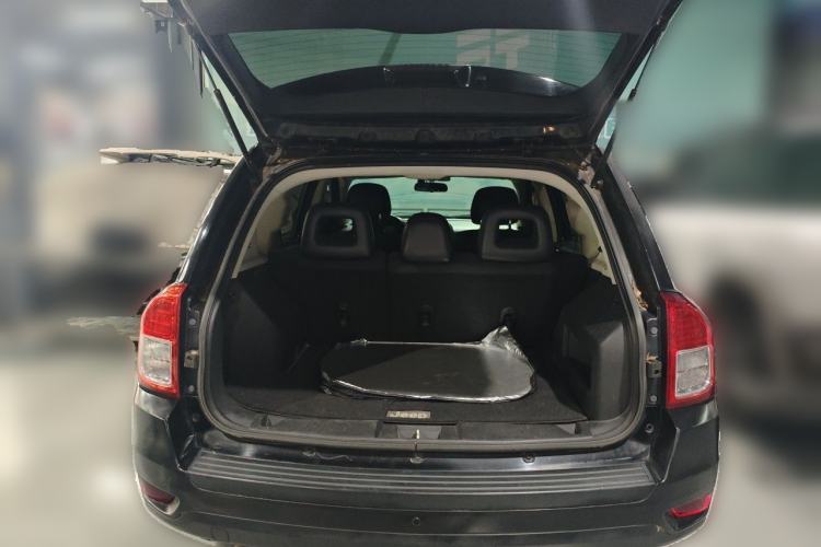 Used Jeep Compass 2012 2.0L two-wheel drive sport version Trunk