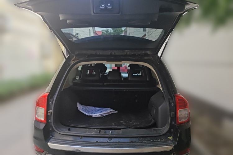 Used Jeep Compass 2012 2.0L two-wheel drive luxury version Trunk