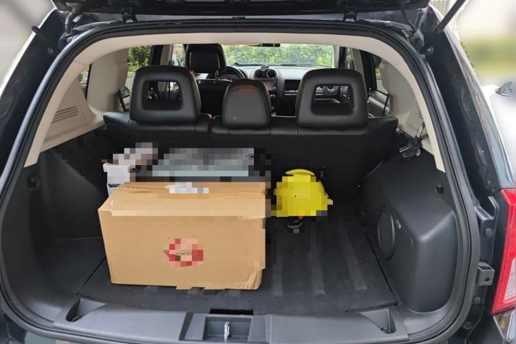 Used Jeep Compass 2012 2.0L two-wheel drive luxury version Trunk