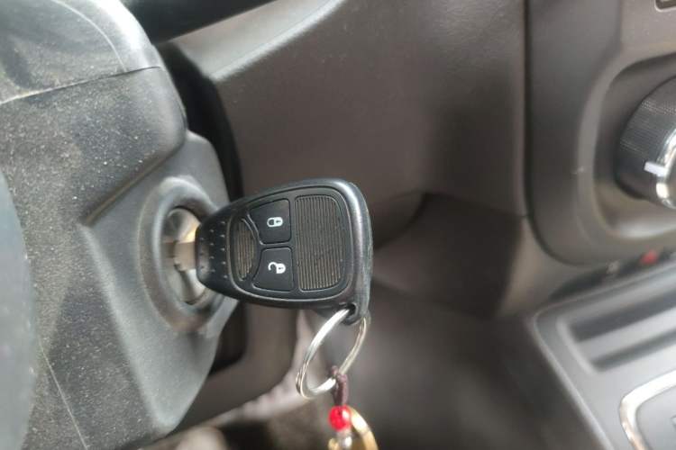 Used Jeep Compass 2012 2.0L two-wheel drive sport version Vehicle Key