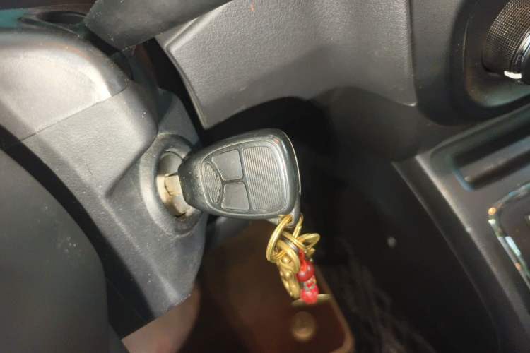 Used Jeep Compass 2012 2.4L Four-Wheel Drive Urban Edition Vehicle Key