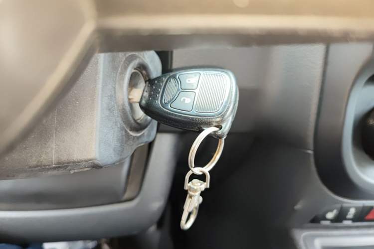 Used Jeep Compass 2012 2.4L four-wheel-drive sport version Vehicle Key