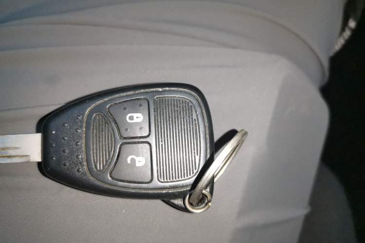 Used Jeep Compass 2012 2.4L four-wheel-drive sport version Vehicle Key