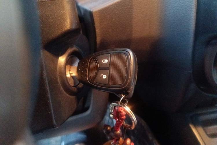 Used Jeep Compass 2012 2.0L two-wheel drive sport version Vehicle Key