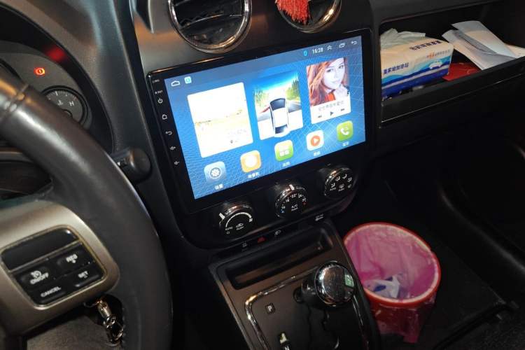 Used Jeep Compass 2012 2.4L four-wheel-drive sport version Audio And AC Panel