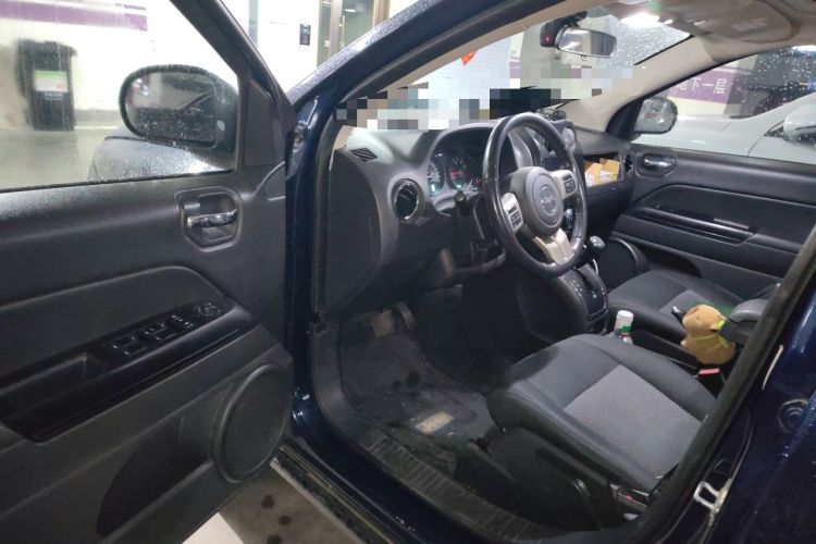 Used Jeep Compass 2012 2.0L two-wheel drive sport version Driver Seat