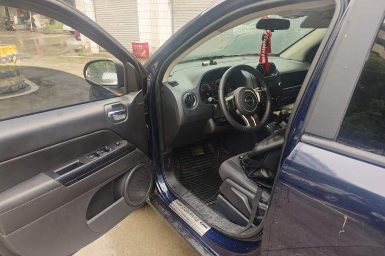 Used Jeep Compass 2012 2.4L four-wheel-drive sport version Driver Seat