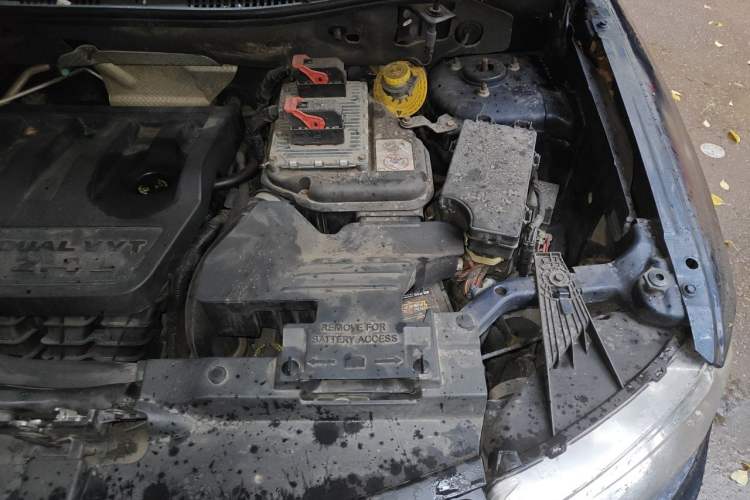 Used Jeep Compass 2012 2.4L four-wheel-drive sport version Engine Bay Left