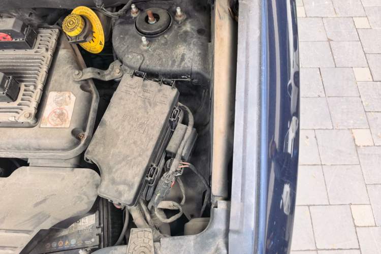 Used Jeep Compass 2012 2.4L Four-Wheel Drive Urban Edition Engine Bay Left