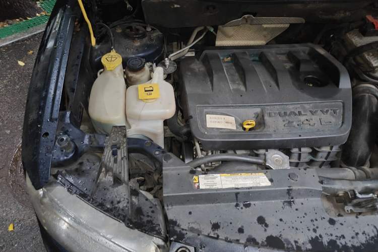 Used Jeep Compass 2012 2.4L four-wheel-drive sport version Engine Bay Right