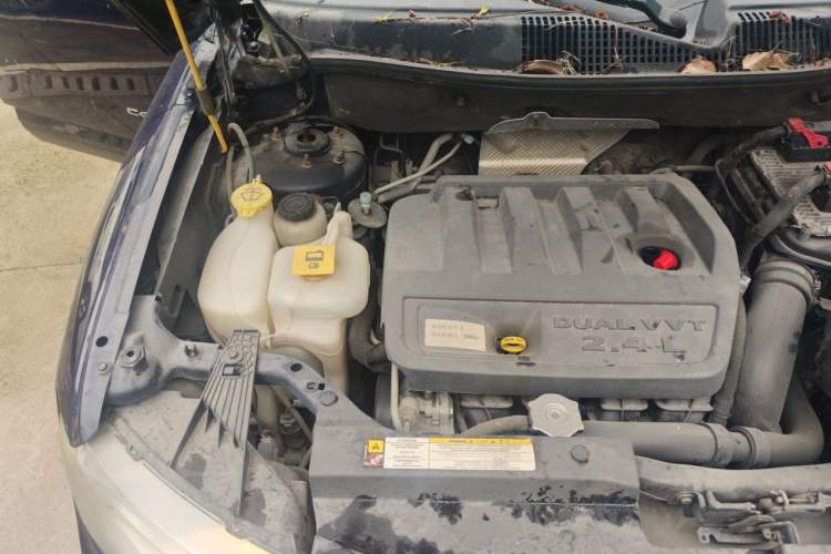 Used Jeep Compass 2012 2.4L four-wheel-drive sport version Engine Bay Right