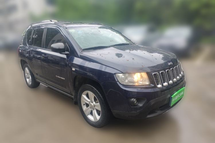 Used Jeep Compass 2012 2.4L four-wheel-drive sport version Front Right 45 Deg