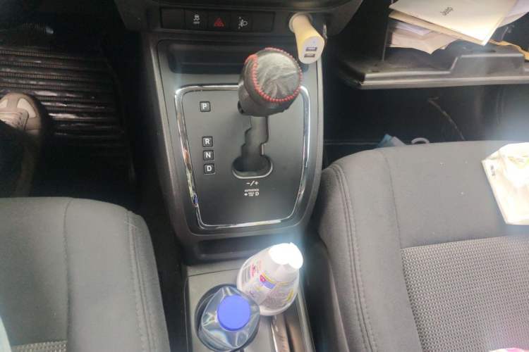 Used Jeep Compass 2012 2.4L four-wheel-drive sport version Gear Lever