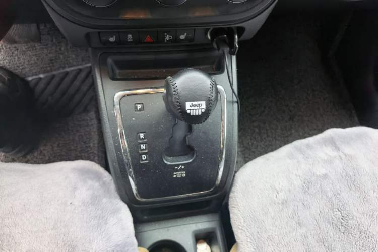 Used Jeep Compass 2012 2.4L Four-Wheel Drive Urban Edition Gear Lever