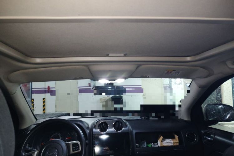 Used Jeep Compass 2012 2.0L two-wheel drive sport version Headliner