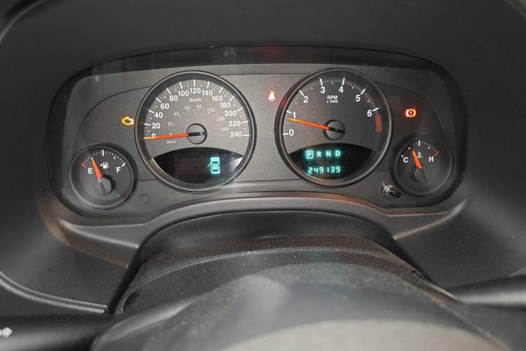 Used Jeep Compass 2012 2.4L four-wheel-drive sport version Instrument Cluster