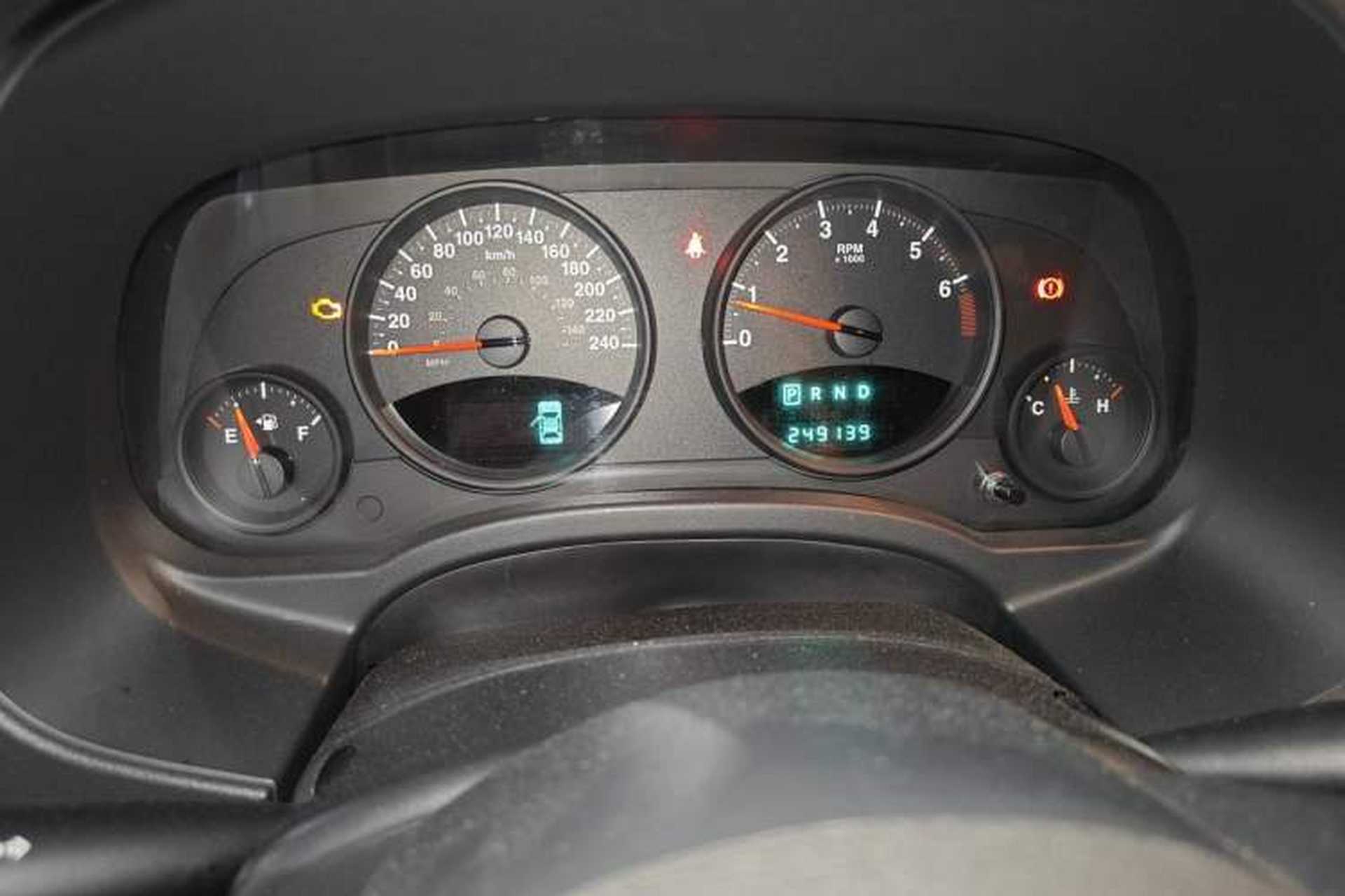 Used Jeep Compass 2012 2.4L four-wheel-drive sport version Instrument Cluster