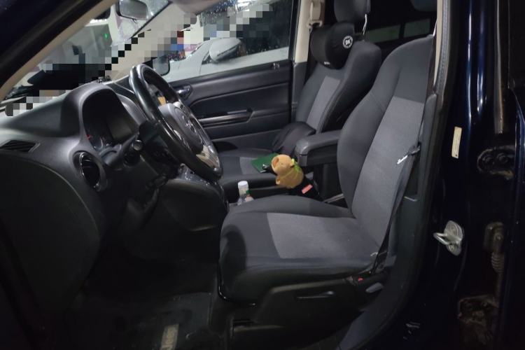 Used Jeep Compass 2012 2.0L two-wheel drive sport version Left Front Seat