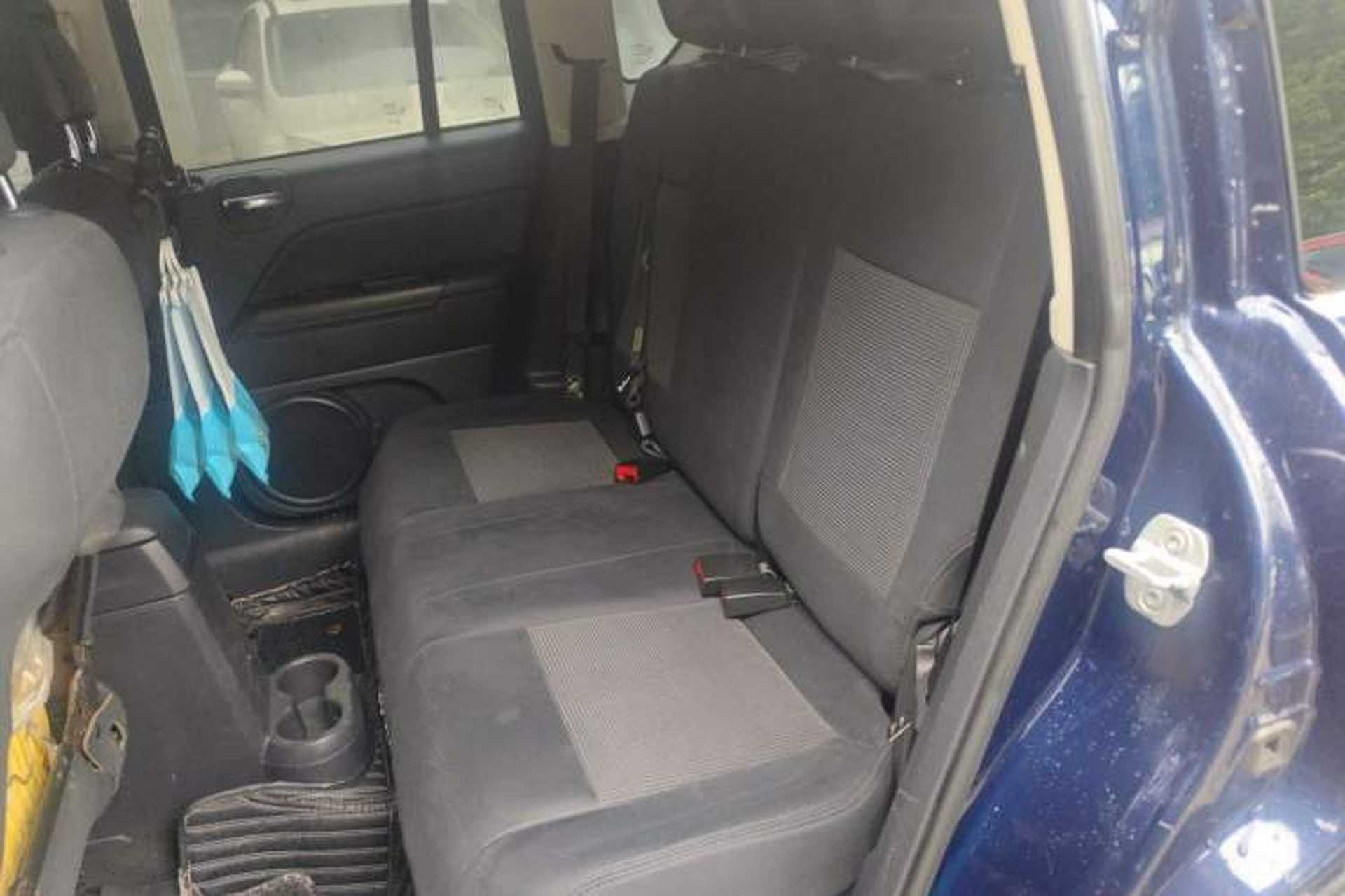 Used Jeep Compass 2012 2.4L four-wheel-drive sport version Left Rear Seat