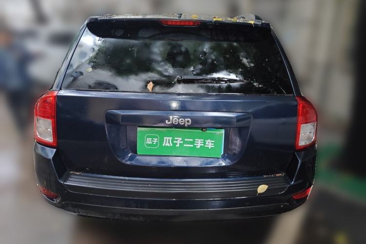 Used Jeep Compass 2012 2.4L four-wheel-drive sport version Rear