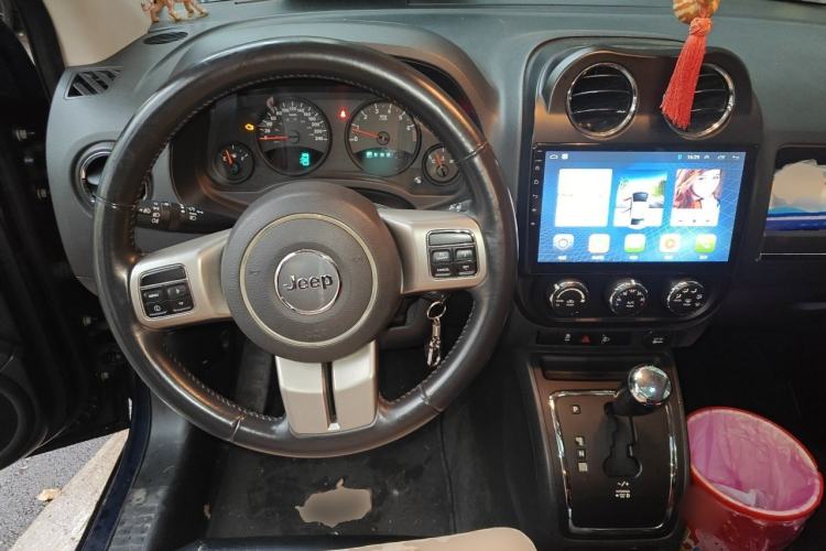 Used Jeep Compass 2012 2.4L four-wheel-drive sport version Steering Wheel