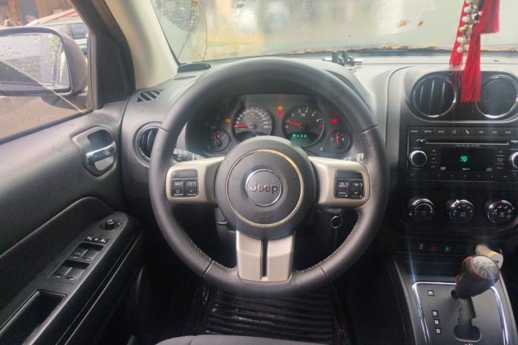 Used Jeep Compass 2012 2.4L four-wheel-drive sport version Steering Wheel