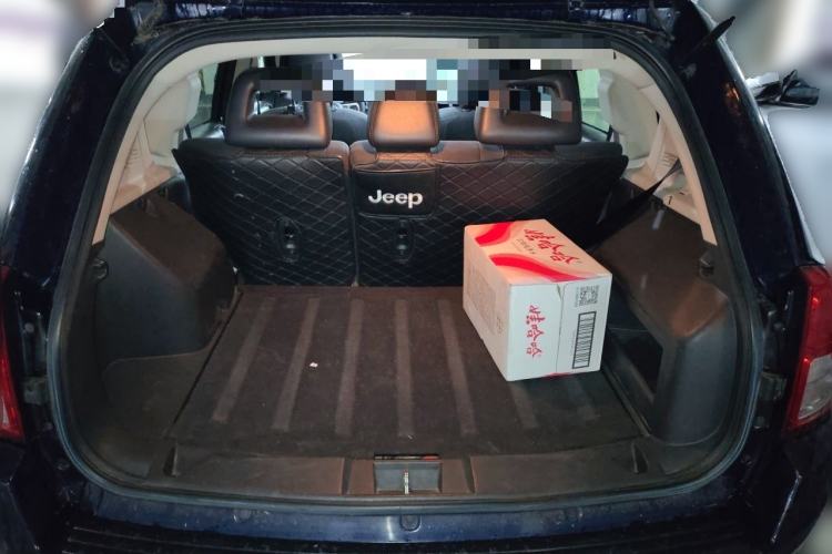 Used Jeep Compass 2012 2.0L two-wheel drive sport version Trunk