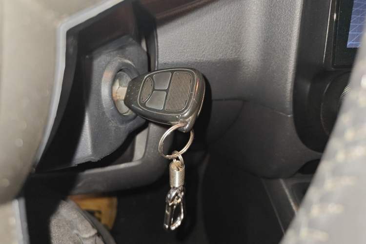 Used Jeep Compass 2012 2.4L four-wheel-drive sport version Vehicle Key