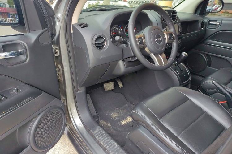 Used Jeep Compass 2012 2.4L Four-Wheel Drive Urban Edition Driver Seat