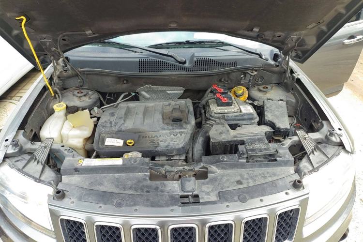 Used Jeep Compass 2012 2.4L Four-Wheel Drive Urban Edition Engine Bay