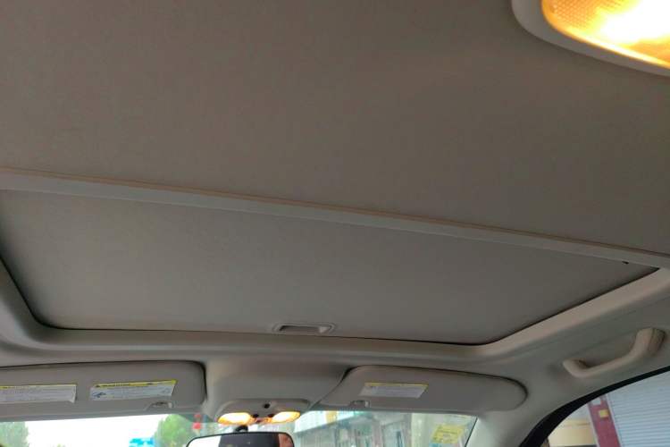 Used Jeep Compass 2012 2.4L Four-Wheel Drive Urban Edition Headliner