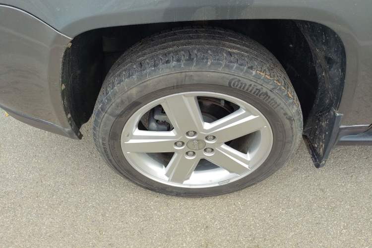 Used Jeep Compass 2012 2.4L Four-Wheel Drive Urban Edition Left Front Wheel Hub