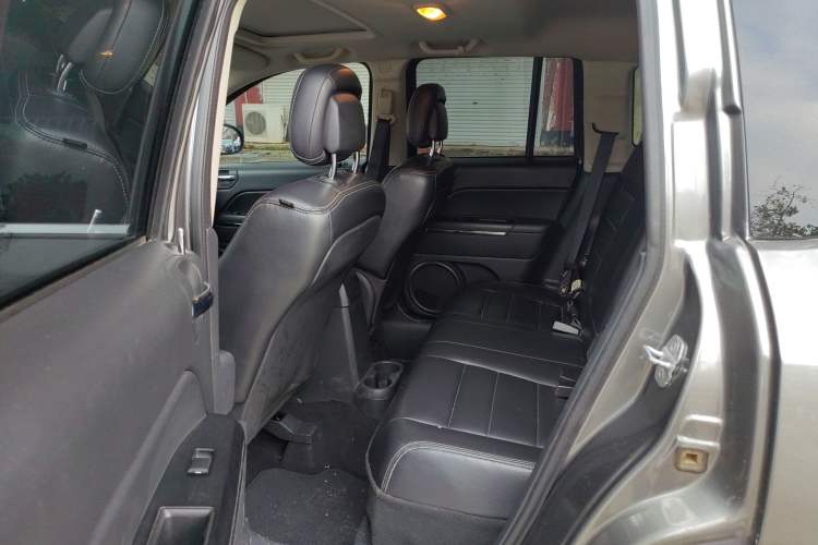 Used Jeep Compass 2012 2.4L Four-Wheel Drive Urban Edition Left Rear Seat