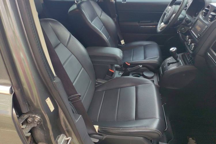 Used Jeep Compass 2012 2.4L Four-Wheel Drive Urban Edition Right Front Seat