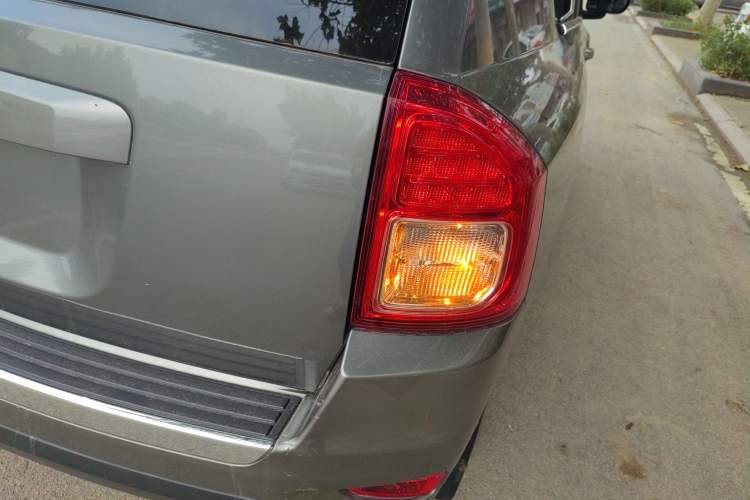 Used Jeep Compass 2012 2.4L Four-Wheel Drive Urban Edition Right Rear Taillight