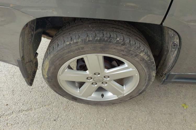 Used Jeep Compass 2012 2.4L Four-Wheel Drive Urban Edition Right Rear Wheel Hub