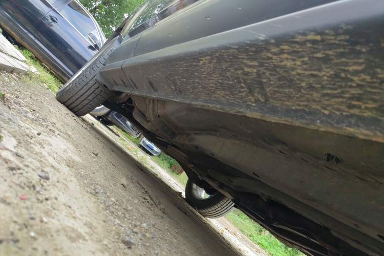 Used Jeep Compass 2012 2.4L Four-Wheel Drive Urban Edition Right Side Sill