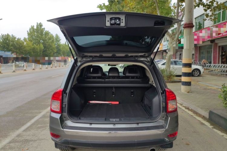 Used Jeep Compass 2012 2.4L Four-Wheel Drive Urban Edition Trunk