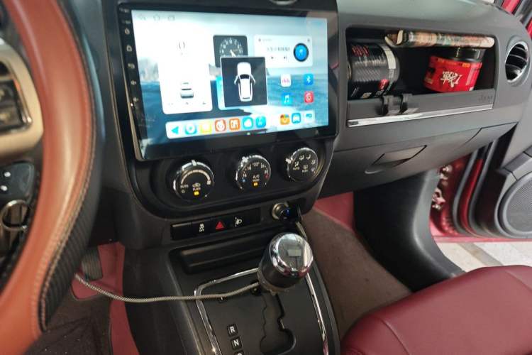 Used Jeep Compass 2012 2.4L four-wheel-drive sport version Audio And AC Panel