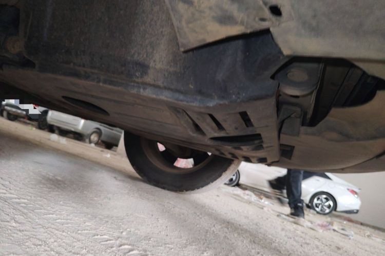 Used Jeep Compass 2012 2.0L two-wheel drive sport version Chassis Front Right