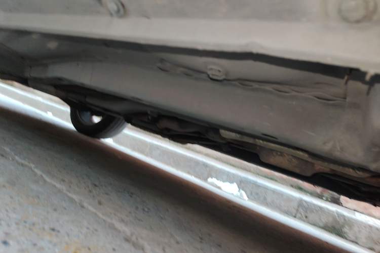 Used Jeep Compass 2012 2.4L four-wheel drive luxury version Chassis Front Right