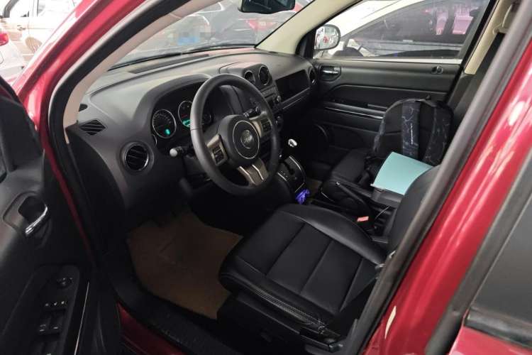 Used Jeep Compass 2012 2.4L Four-Wheel Drive Urban Edition Driver Seat